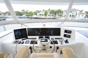 80_hatteras_lady_ann_flybridge_25