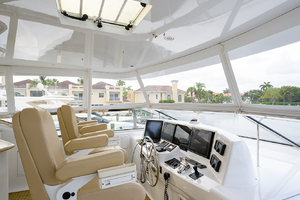 80_hatteras_lady_ann_flybridge_25
