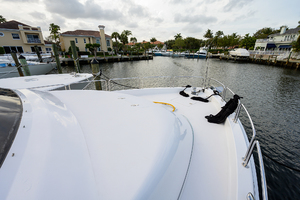 80_hatteras_lady_ann_flybridge_25