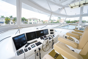 80_hatteras_lady_ann_flybridge_25