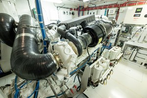 80_hatteras_lady_ann_flybridge_25