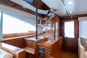 Viking 72 - Three's Enough - Salon