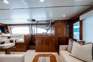 Viking 72 - Three's Enough - Salon