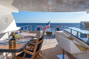 Flybridge Lounge