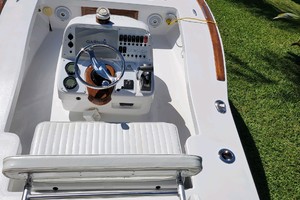 Enviboats Skiff 17 - Helm
