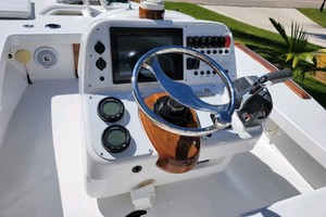 Enviboats Skiff 17 - Helm