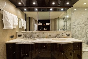 Lazzara 84 - La Balsita - Master Stateroom Head