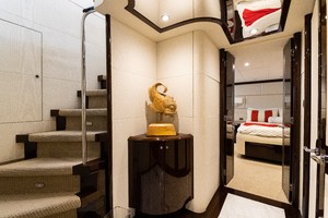 Lazzara 84 - La Balsita - Stairs