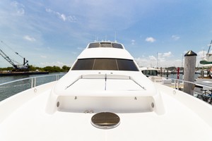 Lazzara 84 - La Balsita - Bow Sunpads