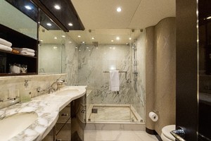 Lazzara 84 - La Balsita - Master Stateroom Head