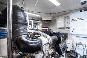 Lazzara 84 - La Balsita - Engine Room