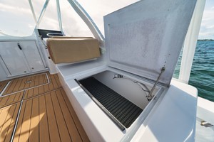 Knowles 37 - Ma Sheila - Bridge Deck