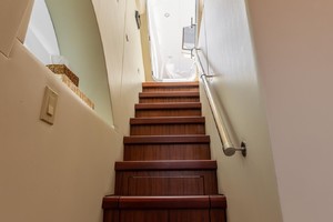 Hatteras 72 - Taz - Stairwell