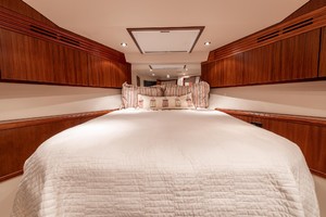 Hatteras 72 - Taz - Forward Guest