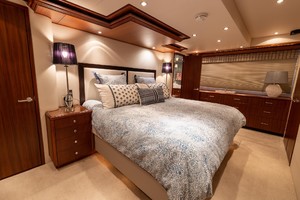 Hatteras 72 - Taz - Master Stateroom