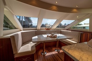 Hatteras 72 - Taz - Dinette