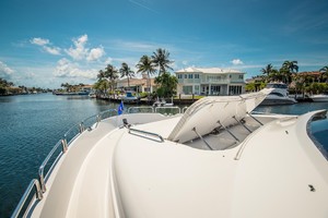 Hatteras 72 - Taz - Bow