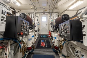 Hatteras 72 - Taz - Engine Room