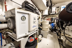 Hatteras 72 - Taz - Engine Room