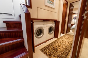 Hatteras 72 - Taz - Laundry