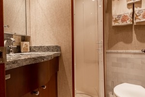 Hatteras 72 - Taz - Guest Head
