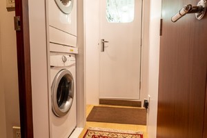 Hatteras 72 - Taz - Crew Laundry