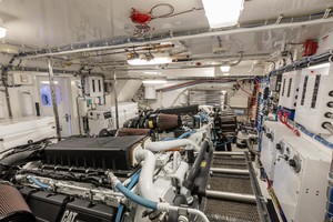Hatteras 72 - Taz - Engine Room
