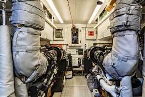 Sunseeker 75 - Vov - Engine Room