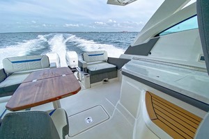 Tiara Yachts 34 - Seating
