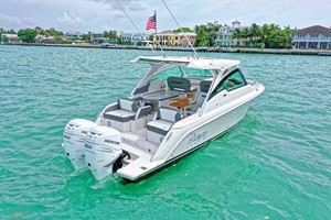 Tiara Yachts 34 - Exterior Profile