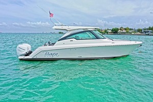Tiara Yachts 34 - Exterior Profile