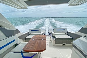Tiara Yachts 34 - Seating