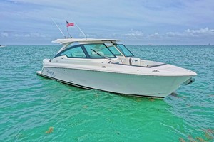 Tiara Yachts 34 - Exterior Profile