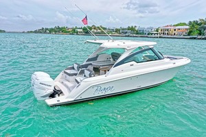 Tiara Yachts 34 - Exterior Profile