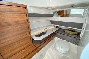 Tiara Yachts 34 - Head