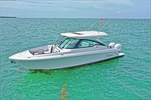 Tiara Yachts 34 - Exterior Profile