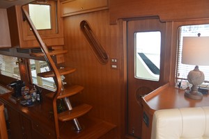 Marlow 53 - Flybridge Stairs