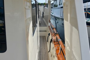 Marlow 53 - Side Deck