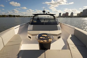 Ocean 55 - Cockpit Forward