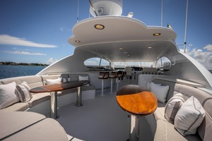 Lazzara 106 - Passion - Flybridge Lounge