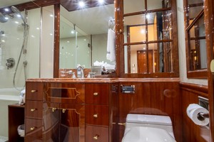 Lazzara 106 - Passion - Master Stateroom