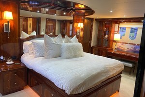Lazzara 106 - Passion - Master Stateroom
