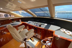 Lazzara 106 - Passion - Helm Station