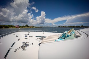 Lazzara 106 - Passion - Sundeck Lounge
