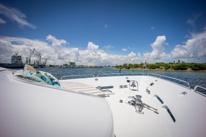 Lazzara 106 - Passion - Sundeck Lounge