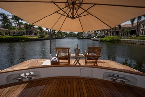Lazzara 106 - Passion - Sundeck Lounge