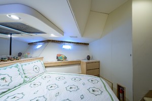 Hatteras 70 - Gypsy Rose - Forward Stateroom