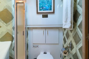 Hatteras 70 - Gypsy Rose - Forward Head