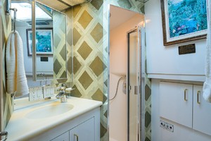 Hatteras 70 - Gypsy Rose - Forward Head