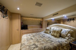 Hatteras 70 - Gypsy Rose - VIP Stateroom